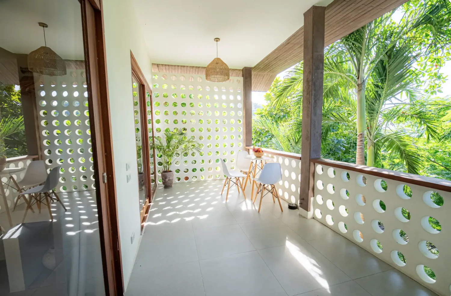 Cozy garden house sea view