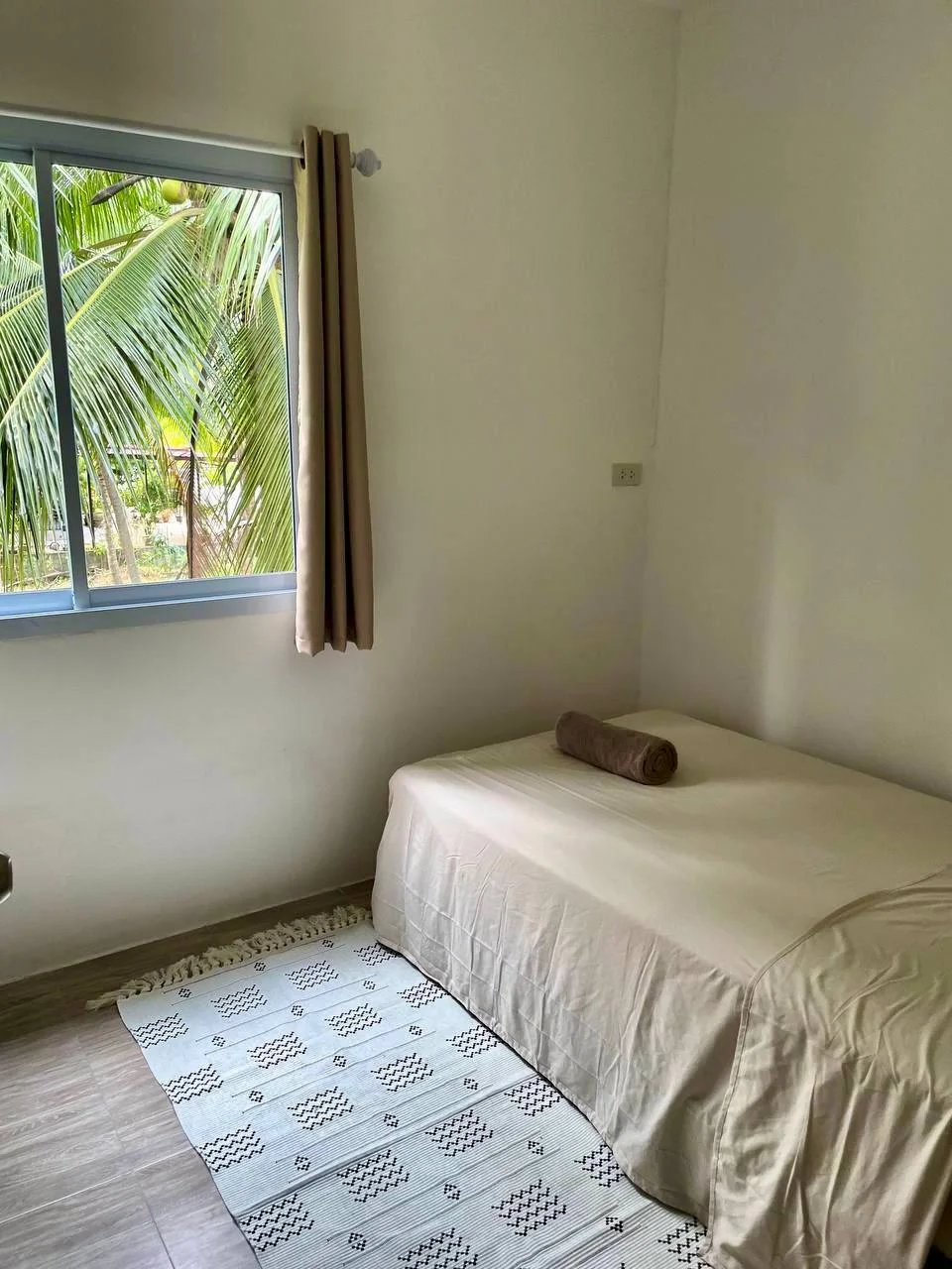🏠 Room in a Comfortable Coliving Space (Small, fan)