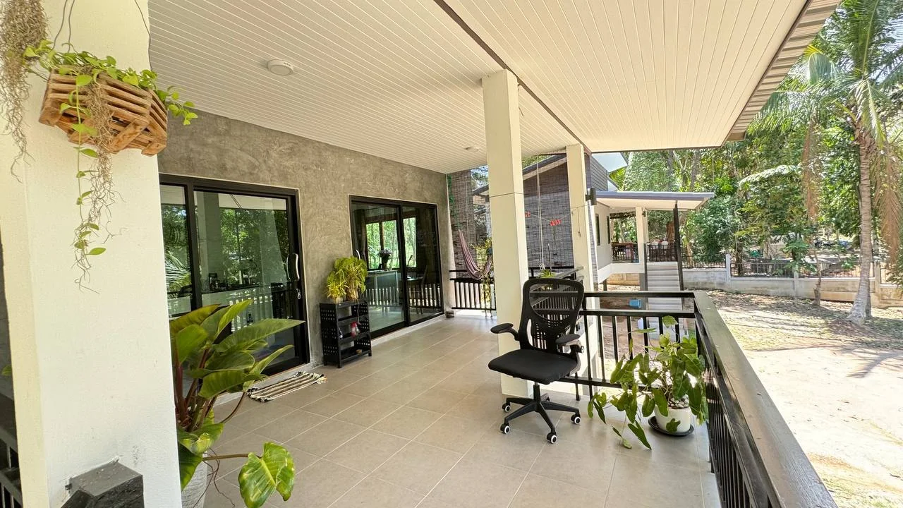 Grounds & pool