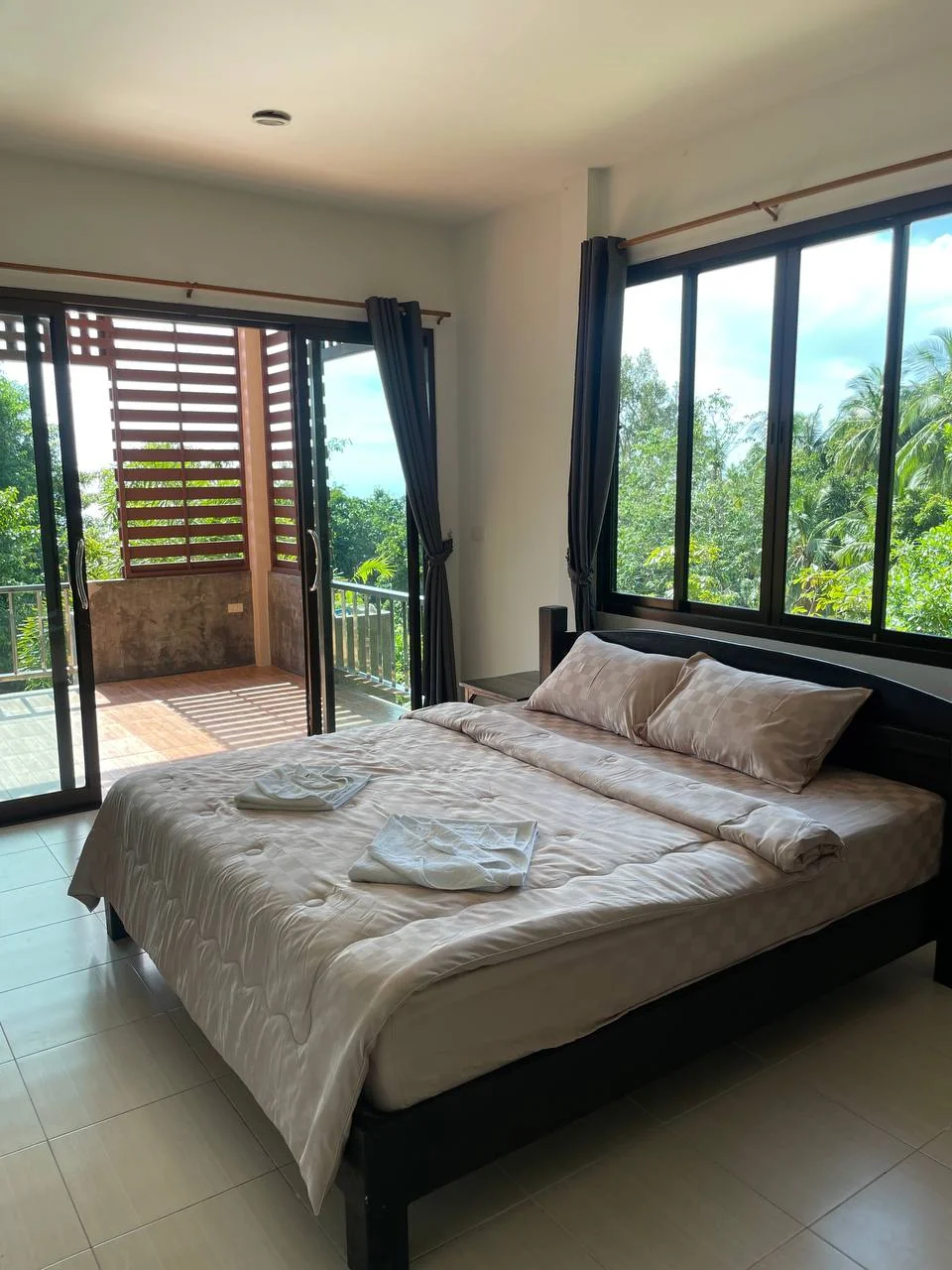 Spacious 2BR house with a view terrace