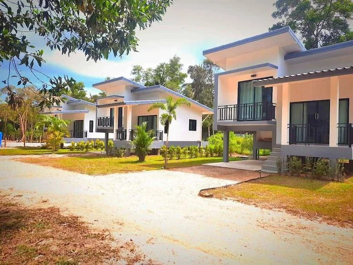 Grounds & pool