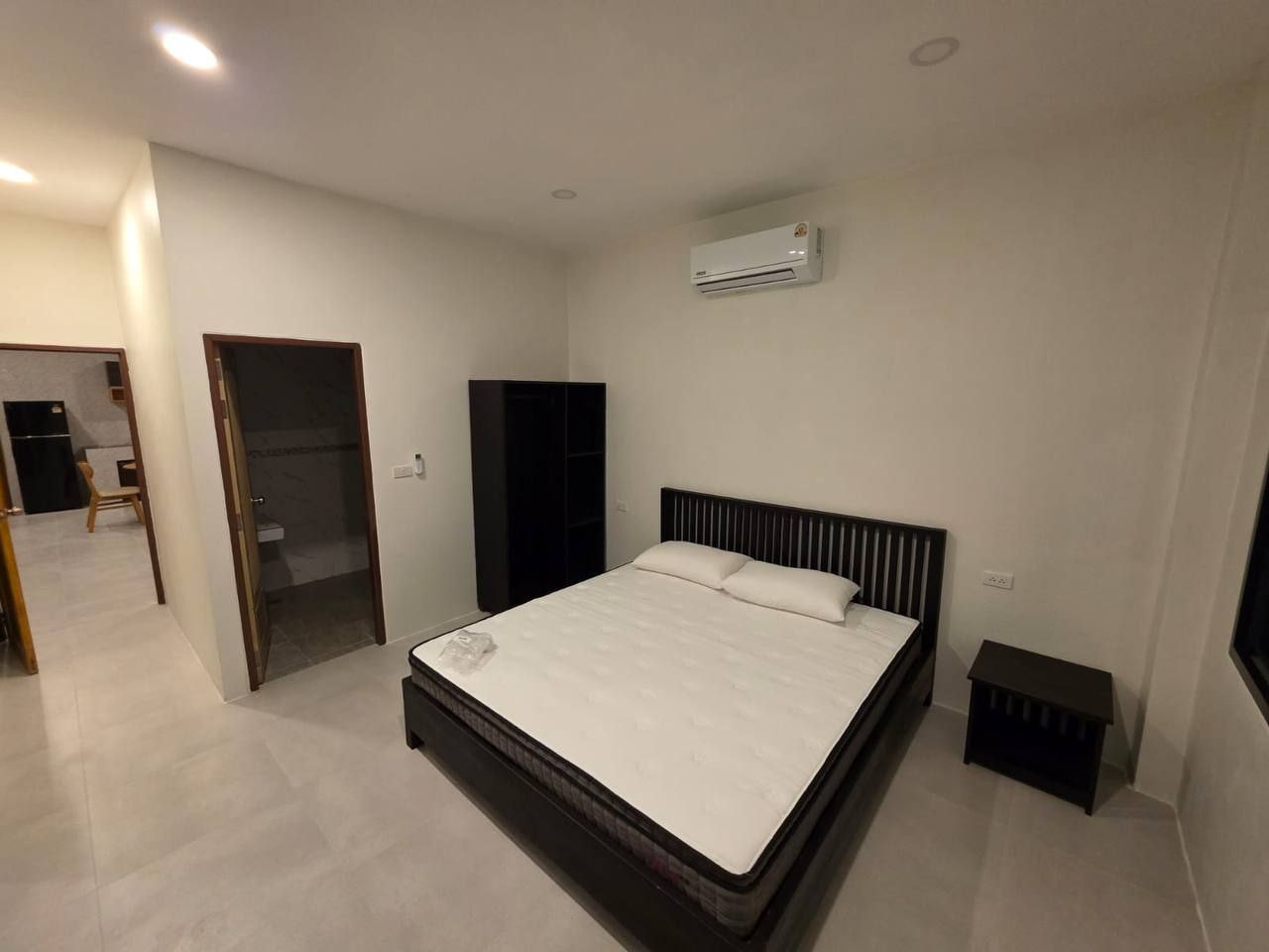 🏡 Bright 2BR House with Private Pool