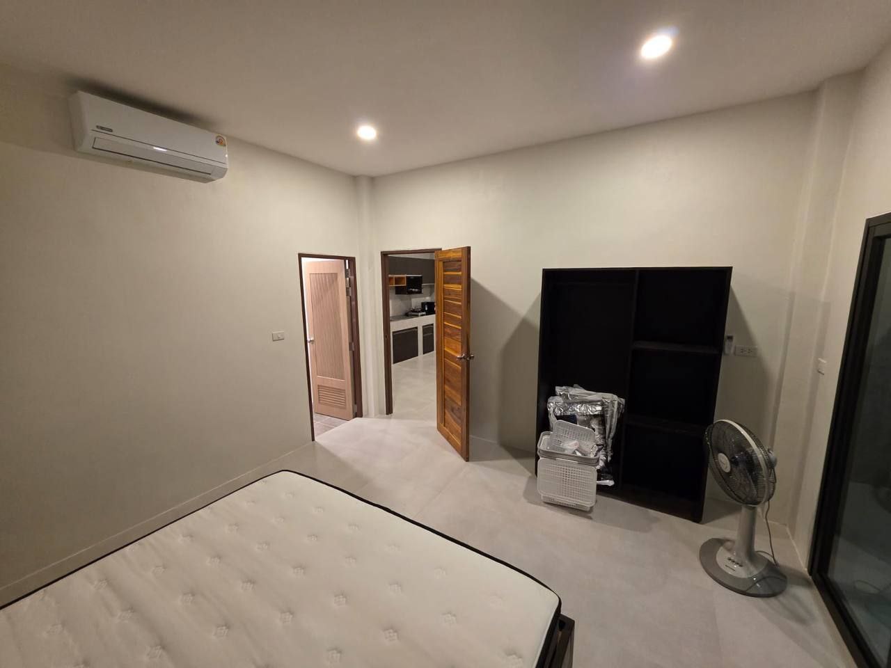 🏡 Bright 2BR House with Private Pool