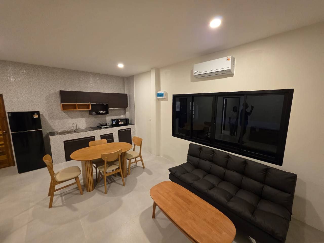 🏡 Bright 2BR House with Private Pool