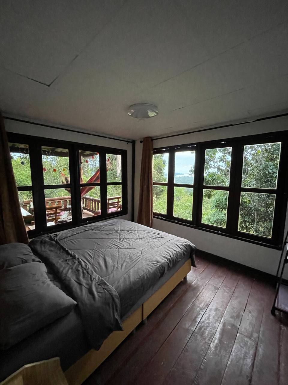 🏡 Bright 2BR House with Sea View