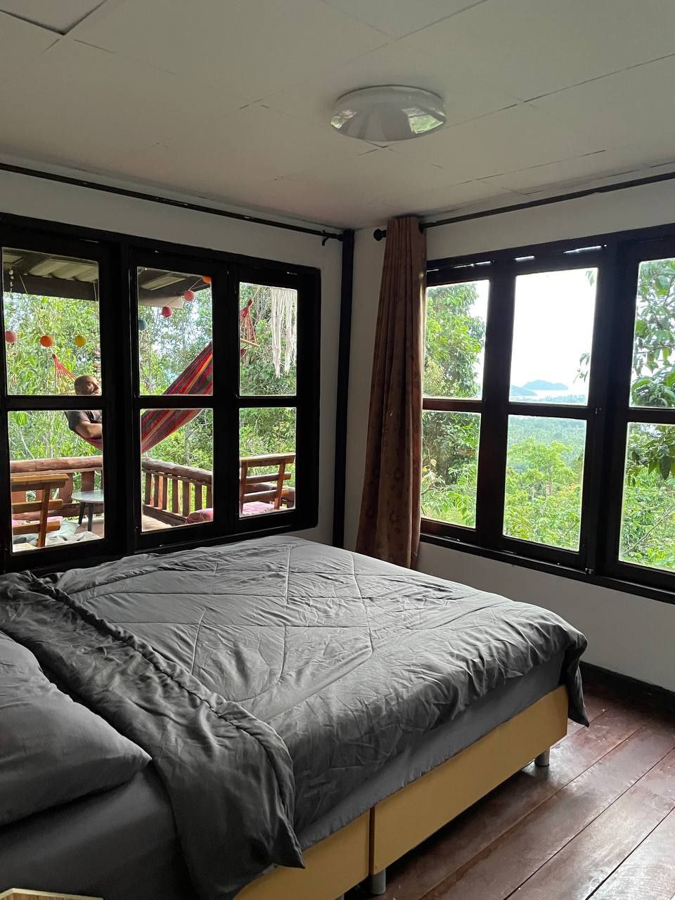 🏡 Bright 2BR House with Sea View