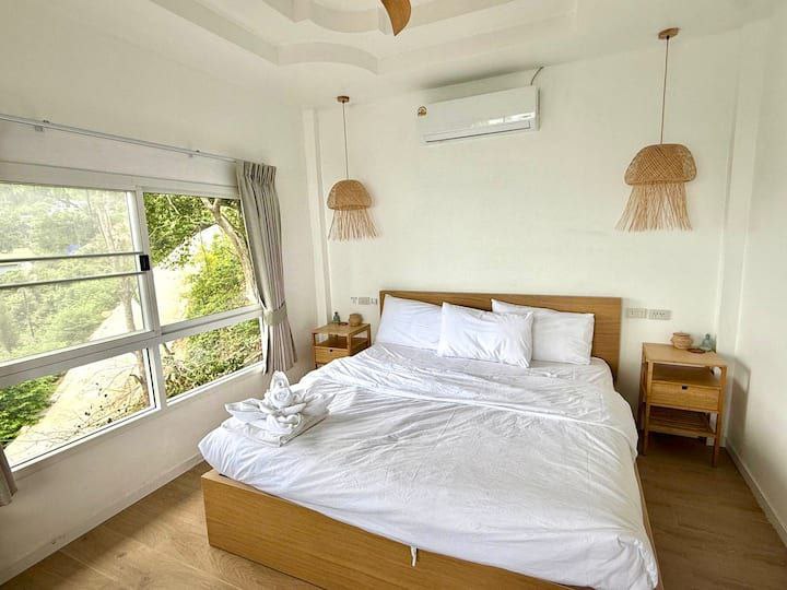 🏡 Cozy 1BR house with shared pool