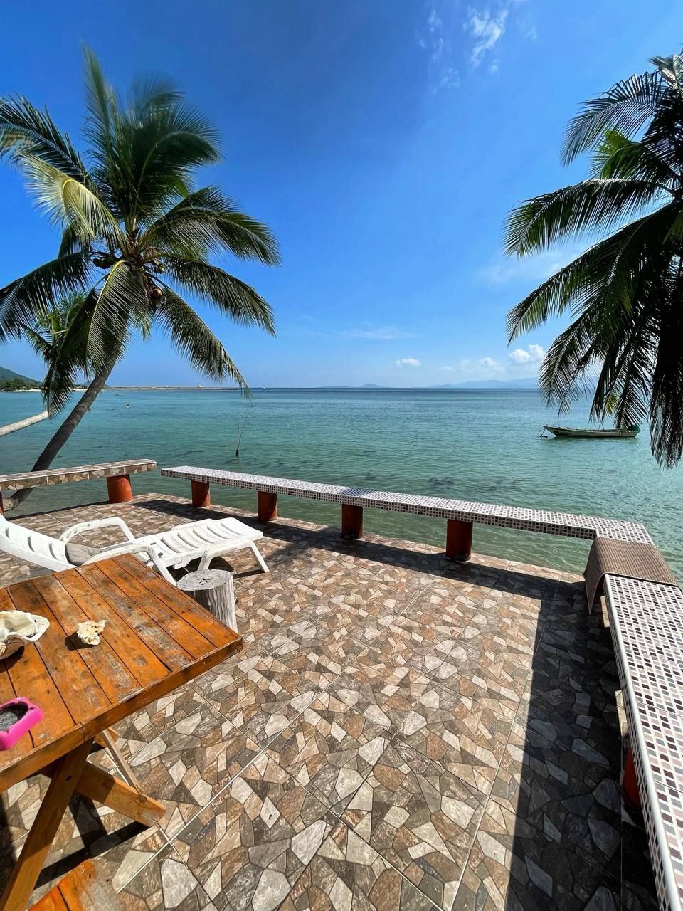 🏡 Seafront apartments with terrace