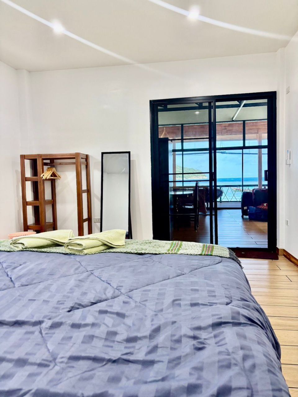 🏡 Spacious 3BR beachfront house