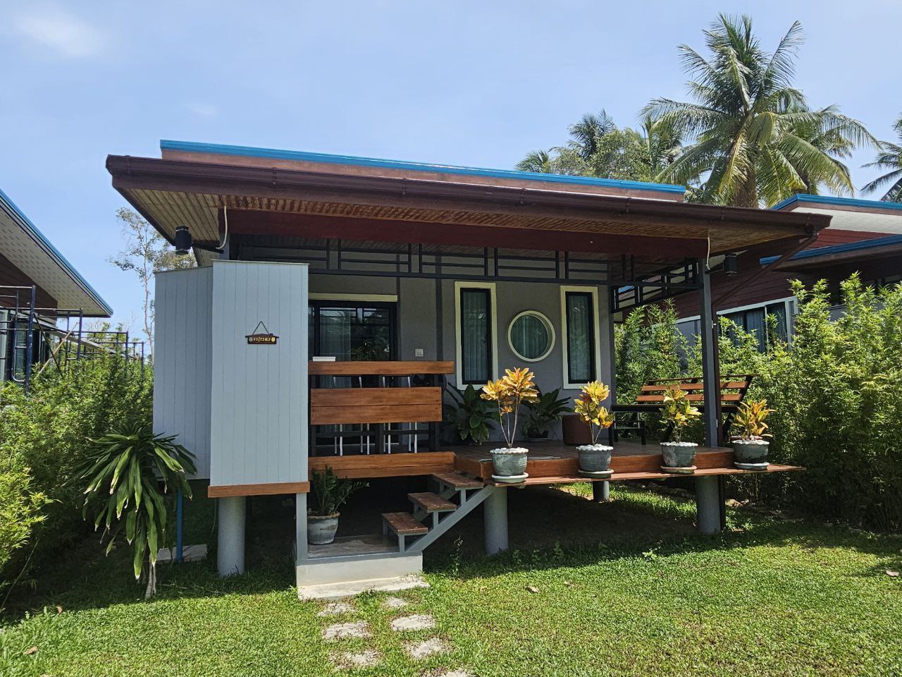 🏡 New 2BR house with a large terrace and outdoor kitchen